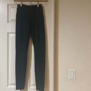 Beyond Yoga Leggings
Size S
Evergreen color